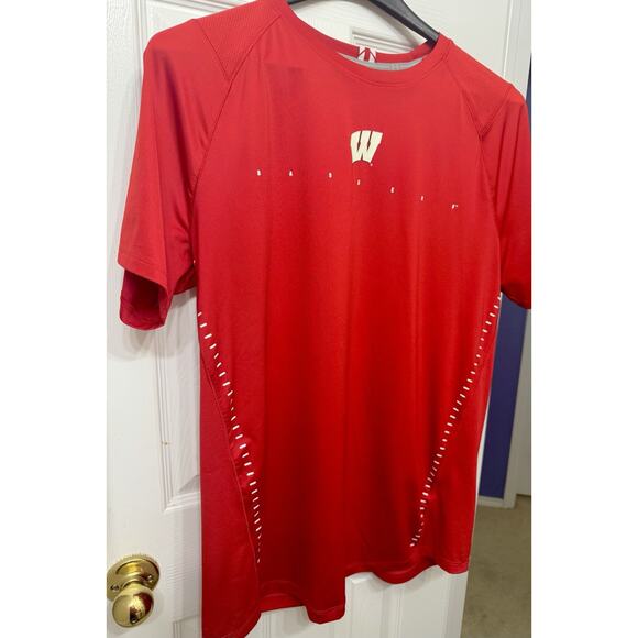 Men’s Under Armour Wisconsin Badgers T-Shirt Heatgear- Size XL - Picture 2 of 7